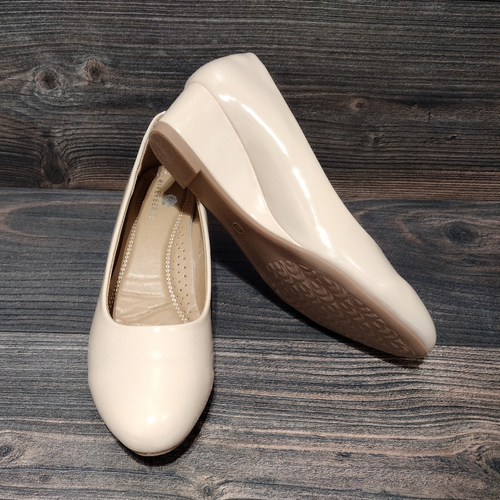 Riverberry Women's Alice Low-Height Round Toe Wedge Pumps  Size 8.5